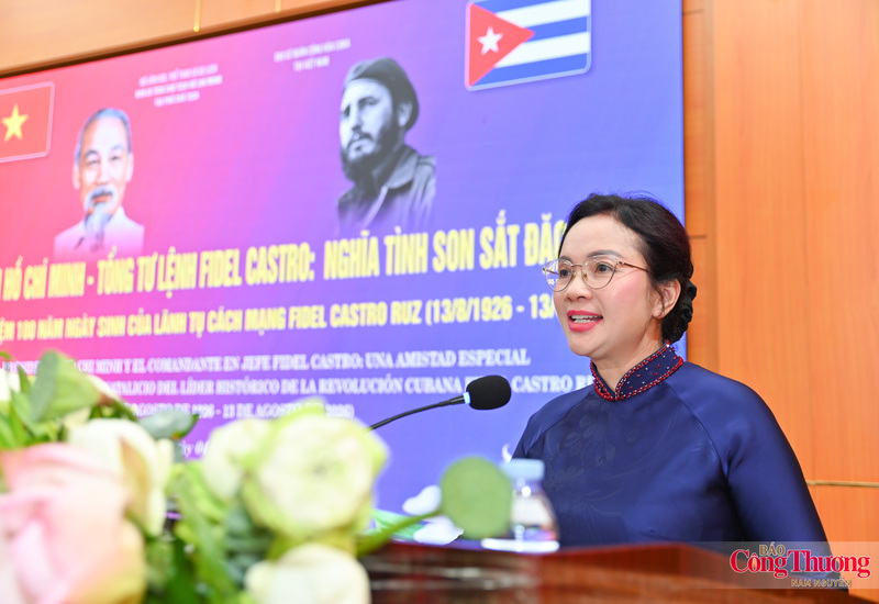 Phát biểu khai mạc, Giám đốc Khu Di tích Chủ tịch Hồ Chí Minh tại Phủ Chủ tịch Lê Thị Phượng cho biết, cách mạng thế giới từng ghi nhận những cuộc gặp gỡ lịch sử, đồng thời cũng chứng kiến những tình cảm cao cả được đơm hoa kết trái ngay cả khi chưa từng hội ngộ. Chủ tịch Hồ Chí Minh và Tổng Tư lệnh Fidel Castro là trường hợp như thế. Tuy cách xa nửa vòng trái đất và chưa một lần gặp gỡ nhưng hai tâm hồn lớn đã gặp nhau trọn vẹn trong tầm vóc của tư tưởng, khát vọng độc lập tự do, lòng yêu nước và niềm tin vào sức mạnh nhân dân. Chính sự gặp gỡ về tư tưởng đó đã đặt nền móng vững chắc cho mối quan hệ hữu nghị truyền thống, đoàn kết, kề vai sát cánh giữa hai đất nước Việt Nam - Cuba.