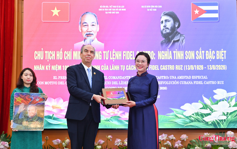 Trong khuôn khổ chuỗi hoạt động, Khu Di tích Chủ tịch Hồ Chí Minh tại Phủ Chủ tịch trang trọng tổ chức Lễ tiếp nhận 2 bộ phim và ảnh tư liệu do Đại sứ quán Cuba tại Việt Nam trao tặng. Đây là sự kiện góp phần làm phong phú thêm kho tàng tài liệu lưu trữ về tình hữu nghị giữa hai dân tộc.