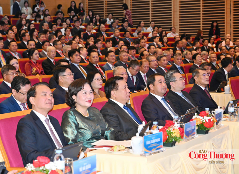 Các đại biểu tham dự phiên toàn thể.
