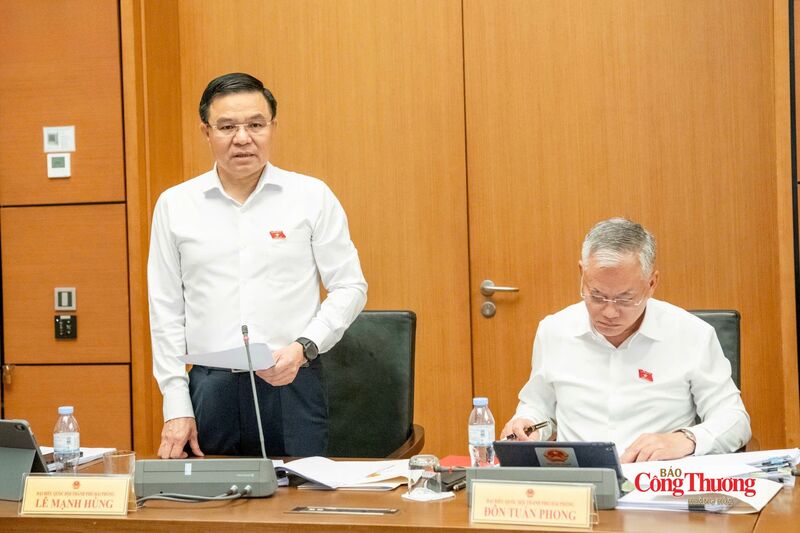 Bộ trưởng Bộ Công Thương Lê Mạnh Hùng giải đáp nhiều nội dung tại phiên thảo luận Tổ về dự án Luật Dầu khí (sửa đổi).
