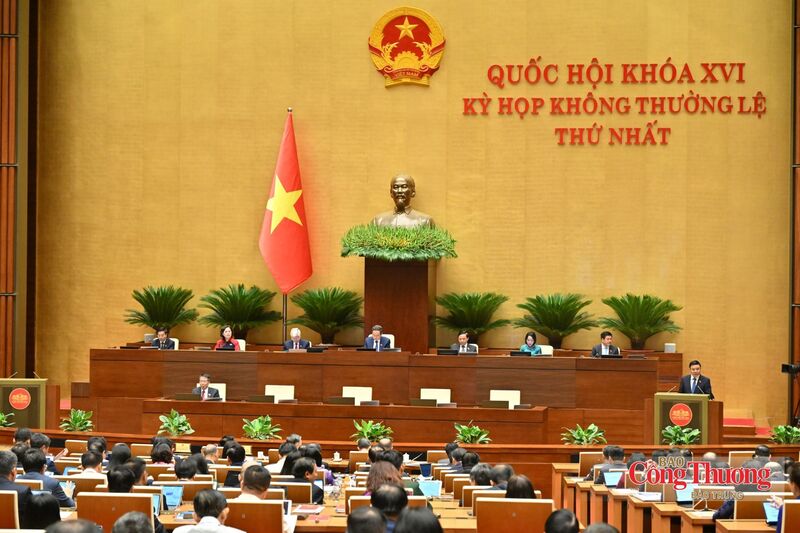 Quốc hội nghe Bộ trưởng Bộ Công Thương Lê Mạnh Hùng trình bày tờ trình về dự án Luật Dầu khí (sửa đổi) sáng 3/8.
