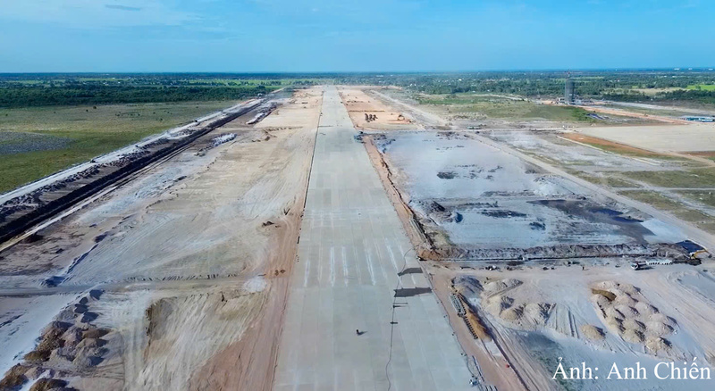 Đường cất hạ cánh và hạ tầng khu bay đã hoàn thành