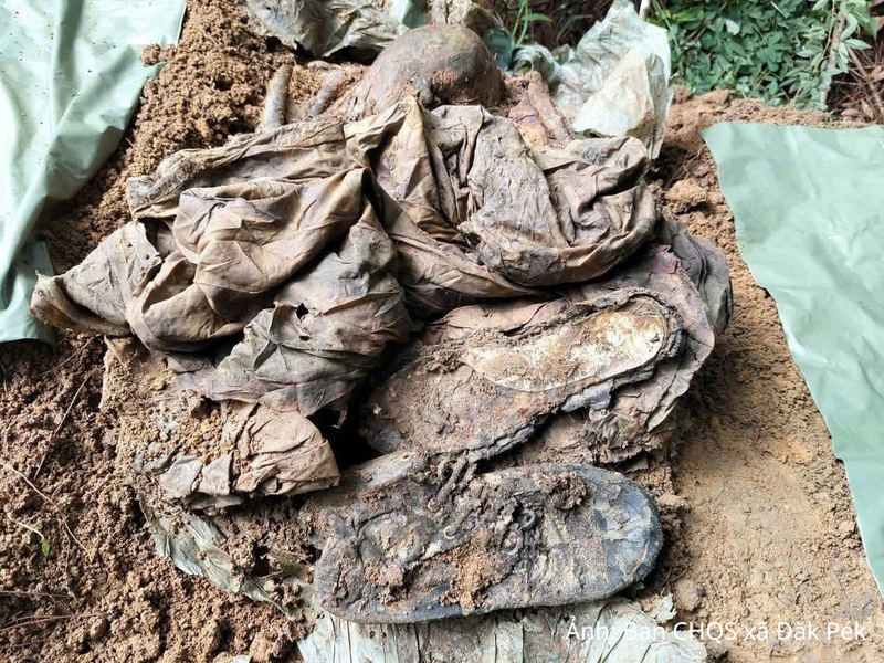 Có 5 hài cốt liệt sĩ cùng nhiều di vật quan trọng đã được Ban Chỉ huy quân sự xã Đăk Pék tìm thấy.
