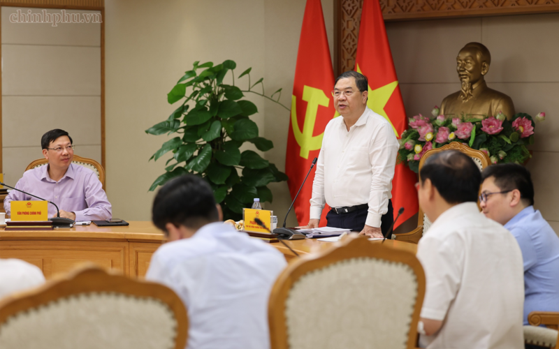 Ủy viên Bộ Chính trị, Phó Thủ tướng Thường trực Phạm Gia Túc làm việc với tỉnh Quảng Ngãi cùng các bộ, ngành liên quan về đề xuất chính sách phát triển Trung tâm lọc hóa dầu và năng lượng quốc gia tại Khu kinh tế Dung Quất. Ảnh: VGP/Phương Nguyên