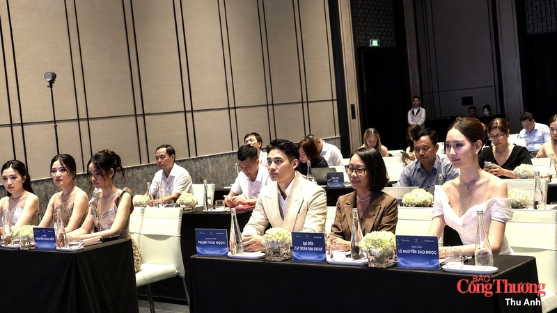 Các đại biểu tham gia sự kiện.