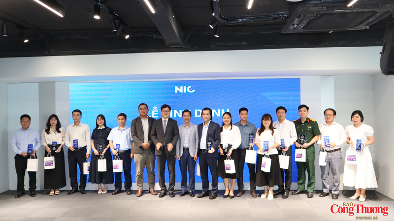 NIC tôn vinh các giảng viên đến từ các trường đại học đã tích cực đồng hành triển khai Chương trình Samsung Innovation Campus.