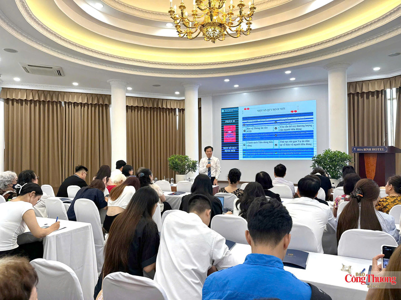 Các đại biểu tham dự hội nghị.