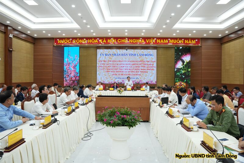 Quang cảnh buổi làm việc của Tổng công ty Cảng hàng không Việt Nam với UBND tỉnh Lâm Đồng.