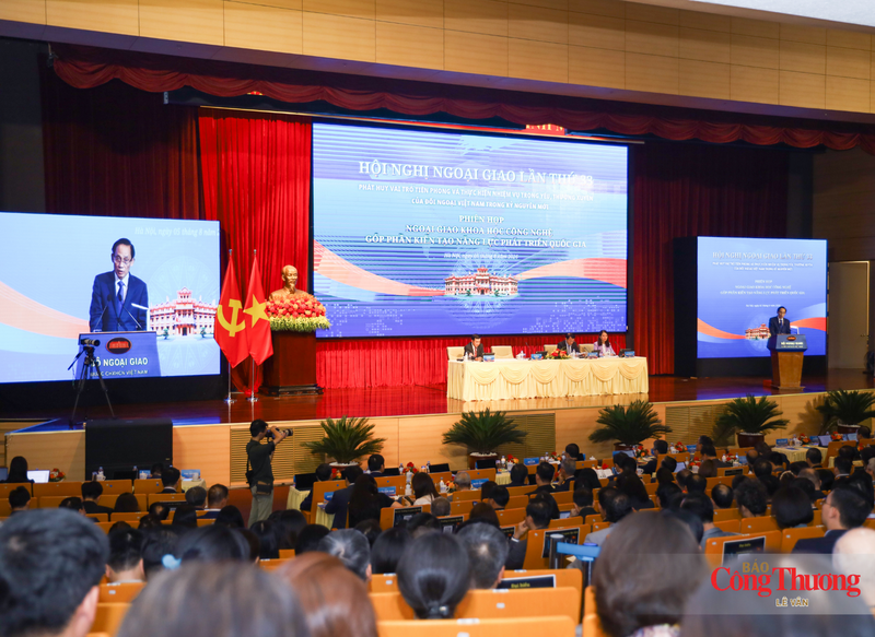 Toàn cảnh phiên họp.