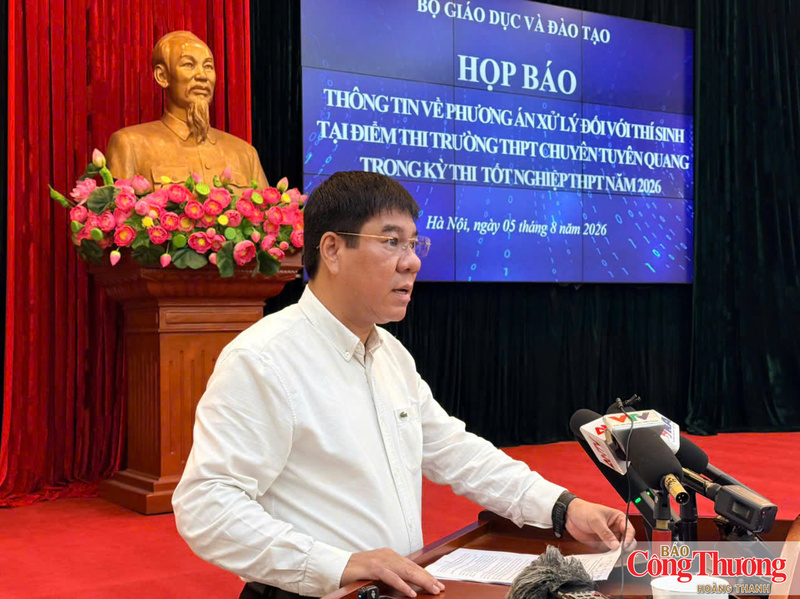 Ông Huỳnh Văn Chương, Cục trưởng Cục Quản lý Chất lượng phát biểu tại họp báo.