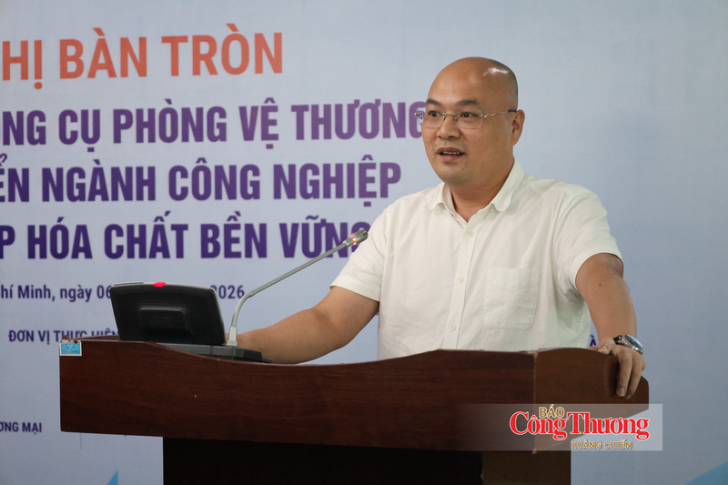 Ông Phạm Huy Nam Sơn, Phó Cục trưởng Cục Hoá chất (Bộ Công Thương) phát biểu tại hội nghị.