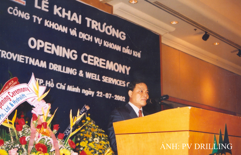 Ông Nguyễn Xuân Nhậm, nguyên Tổng Giám đốc Tổng công ty Dầu khí Việt Nam (nay là Tập đoàn Công nghiệp - Năng lượng Quốc gia Việt Nam - Petrovietnam) phát biểu tại Lễ khai trương Công ty Khoan và Dịch vụ Khoan Dầu khí vào ngày 22/7/2002.