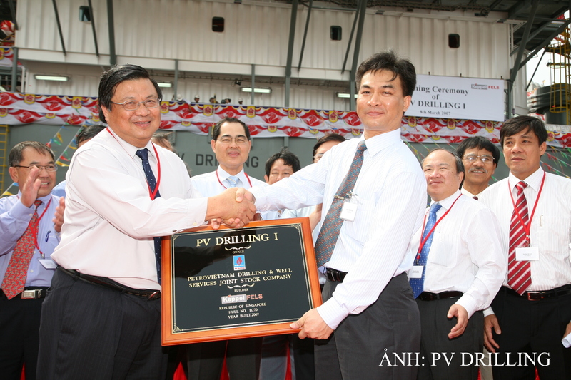 Lễ đặt tên giàn khoan tự nâng PV DRILLING I tại Singapore vào năm 2007.
