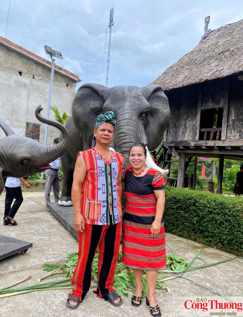 Niềm vui của người dân khi ngôi nhà truyền thống của dân tộc mình được công nhân là Di tích cấp thành phố.