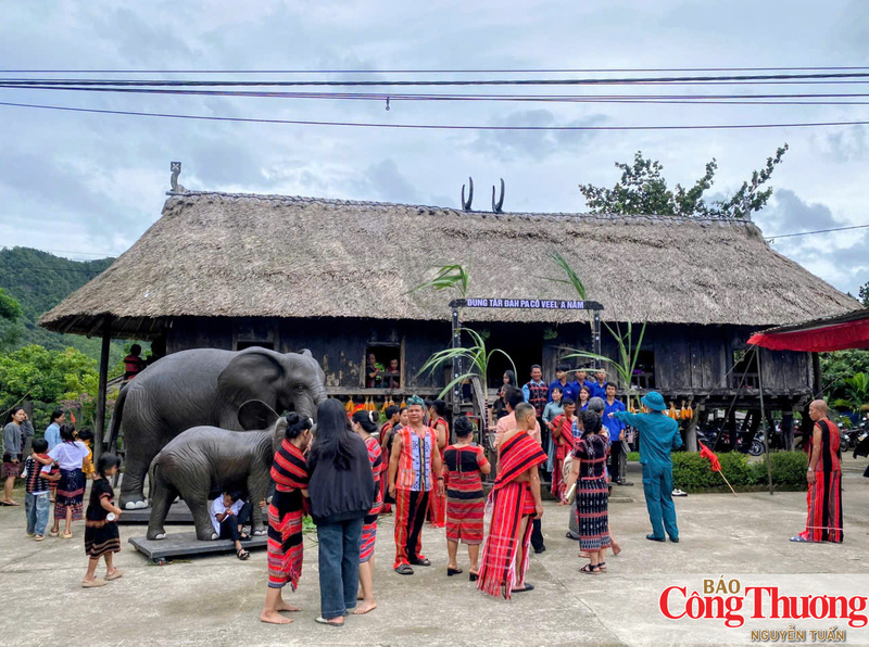 Nhà Moong là công trình kiến trúc độc đáo, đặc trưng của đồng bào dân tộc Pa Cô ở A Lưới.