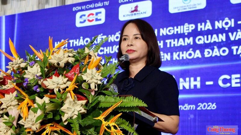 Bà Lê Thị Hiền, Phó Giám đốc Trung tâm Xúc tiến Đầu tư và Hỗ trợ Doanh nghiệp Hà Nội (Sở Tài chính TP. Hà Nội), phát biểu tại hội thảo.