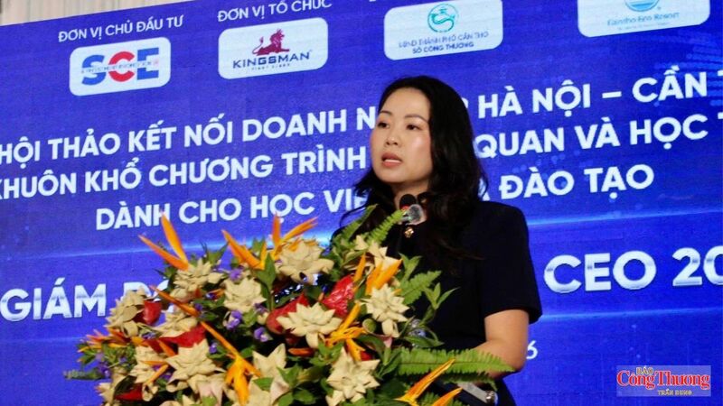 Bà Phạm Thị Hoa Hồng, Giám đốc Điều hành Công ty Cổ phần Tư vấn và Đào tạo Kingsman, chia sẻ tại hội thảo.