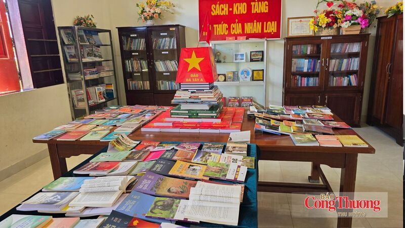 Không gian trưng bày sách tại Đảo Đá Tây A - Đặc khu Trường Sa, tỉnh Khánh Hoà.