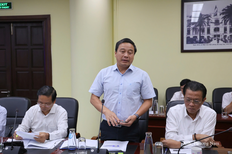 Ông Lê Hữu Danh, Phó Tổng giám đốc EVNCPC phát biểu tại buổi làm việc.