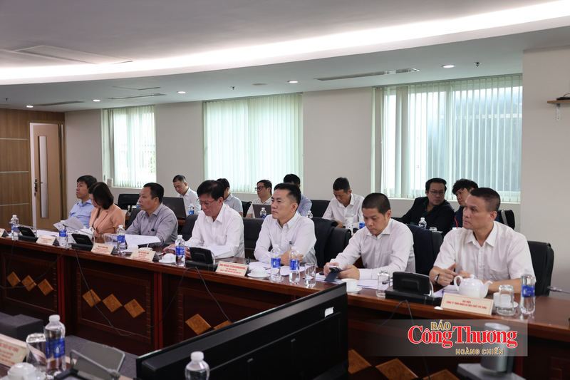 Các đại biểu tham dự hội nghị.