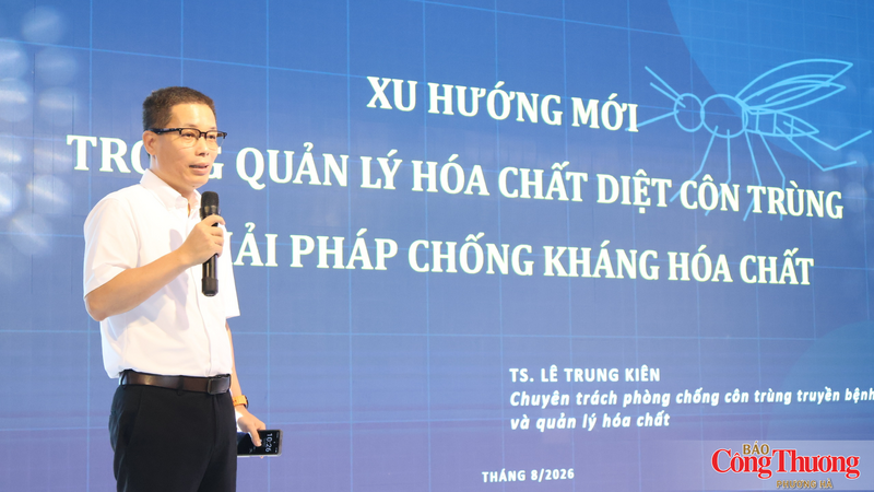 TS. Lê Trung Kiên, chuyên trách phòng chống côn trùng truyền bệnh và quản lý hóa chất, Viện Sốt rét - Ký sinh trùng - Côn trùng Trung ương phát biểu tại hội thảo.