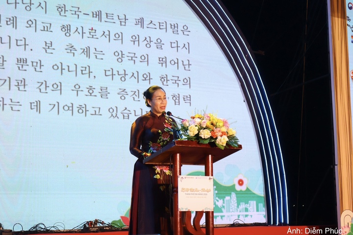 Bà Nguyễn Thị Anh Thi, Phó Chủ tịch UBND TP. Đà Nẵng phát biểu khai mạc lễ hội.