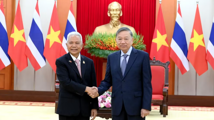 Tổng Bí thư, Chủ tịch nước Tô Lâm tiếp Chủ tịch Quốc hội kiêm Chủ tịch Hạ viện Vương quốc Thái Lan Sophon Zaram. Ảnh: Đăng Khoa
