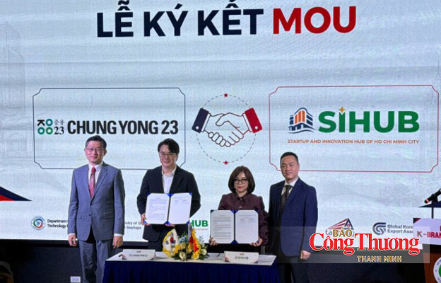 Đại diện Công ty ChungYong23 (Hàn Quốc) và Trung tâm Khởi nghiệp Sáng tạo TP. Hồ Chí Minh (SIHUB) ký kết biên bản ghi nhớ hợp tác tại lễ công bố HCMC K-BRAND EXPO 2026.