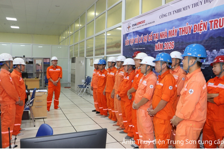Lãnh đạo Công ty phổ biến, rút kinh nghiệm sau khi kết thúc diễn tập.