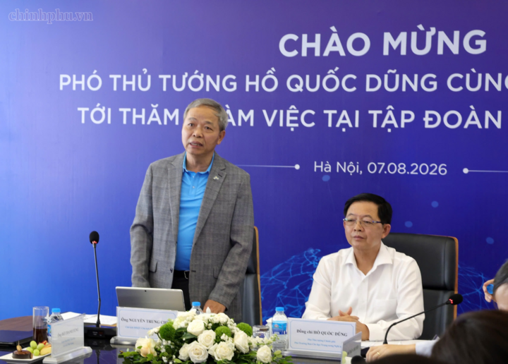 Chủ tịch HĐQT kiêm Chủ tịch Điều hành Tập đoàn Công nghệ CMC Nguyễn Trung Chính báo cáo - Ảnh: VGP/Gia Huy