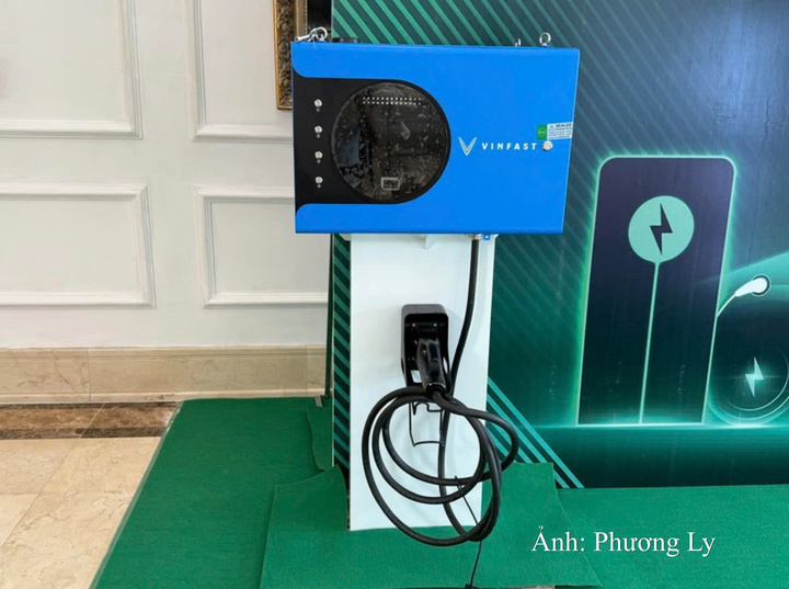 Bộ Xây dựng đôn đốc hoàn thiện hệ thống trạm sạc điện tại các trạm dừng nghỉ trước ngày 1/1/2027.