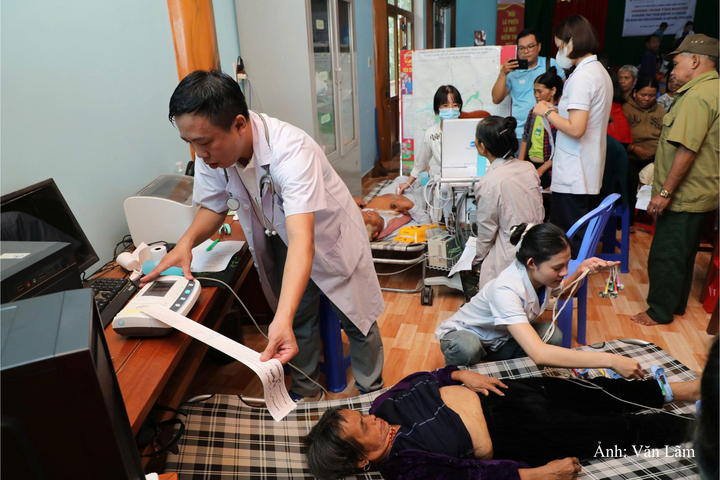 Đo điện tim cho người dân