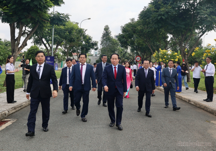 Phó Thủ tướng Chính phủ Lê Tiến Châu đến dự Lễ kỷ niệm 50 năm Ngày truyền thống Trường Đại học Tài chính - Marketing - Ảnh: chinhphu.vn/Thu Sa