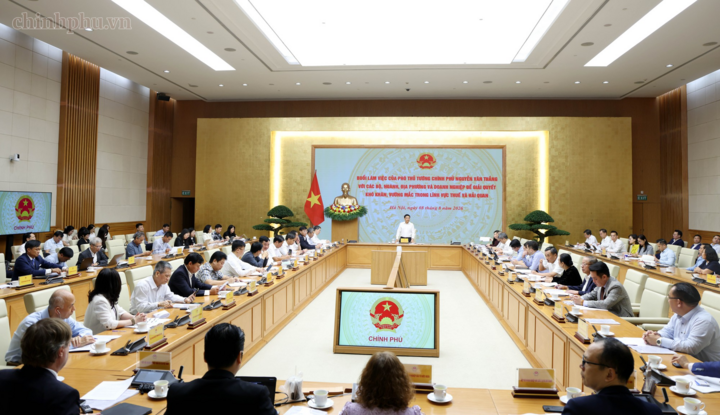Phó Thủ tướng Nguyễn Văn Thắng làm việc với các bộ, ngành, địa phương và doanh nghiệp để giải quyết khó khăn, vướng mắc trong lĩnh vực thuế và hải quan - Ảnh: chinhphu.vn/Đức Tuân