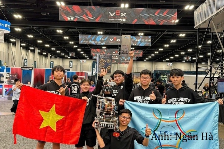 Team 27908V-LSTS Singularity của Trường THCS và THPT Đinh Thiện Lý đã xuất sắc giành Design Award tại bảng Math - giải thưởng danh giá thứ hai của bảng đấu tại VEX Worlds 2026.