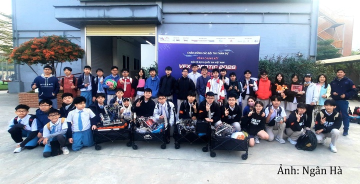 5 đội tuyển VEX Robotics của LSTS đã xuất sắc khẳng định năng lực ở vòng chung kết Giải Vô địch Quốc gia Việt Nam VEX Robotics 2026.