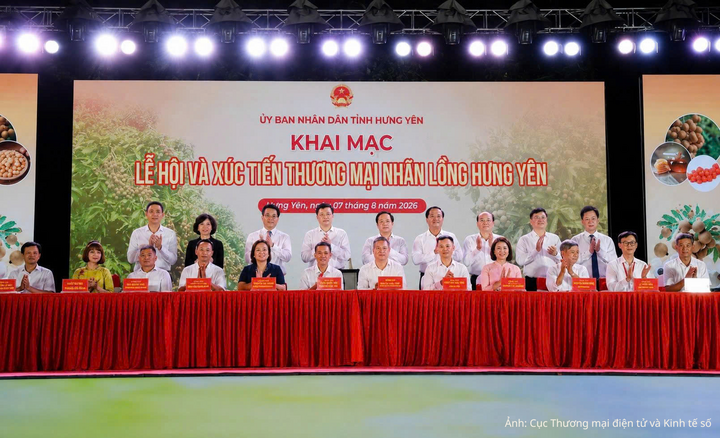Lễ ký kết hợp đồng tiêu thụ sản phẩm nhãn giữa các hợp tác xã, nhà vườn lớn và các doanh nghiệp tiêu thụ trong nước và xuất khẩu, nhằm thúc đẩy đầu ra bền vững cho sản phẩm nhãn lồng Hưng Yên