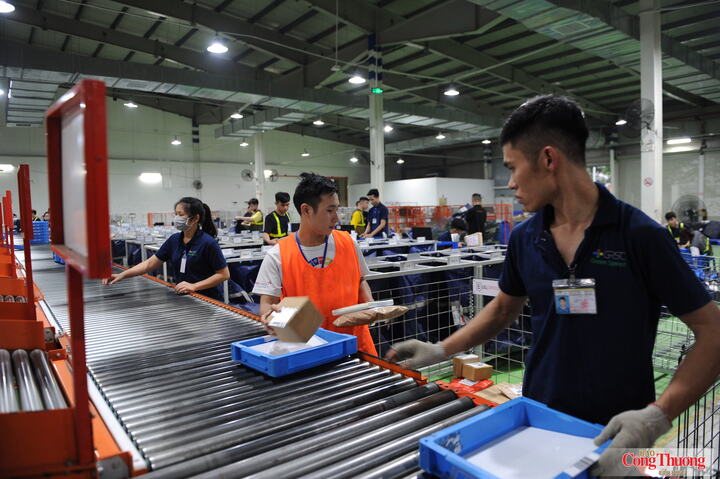 Trung tâm phân loại hàng hóa của Lazada