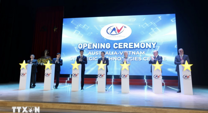 Trung tâm Công nghệ chiến lược Australia-Việt Nam (AVSTC) chính thức được khai trương nhằm tăng cường hợp tác giữa Australia và Việt Nam trong các lĩnh vực công nghệ chiến lược, thúc đẩy chuyển đổi số, hỗ trợ đổi mới sáng tạo công nghệ và công nghiệp, cũng như củng cố ổn định an ninh mạng quốc tế (6/2025).