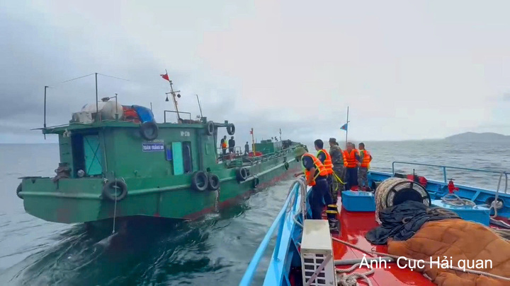 Tại thời điểm kiểm tra, trên tàu HP-3789 có 10 thuyền viên, gồm người điều khiển phương tiện và các thủy thủ