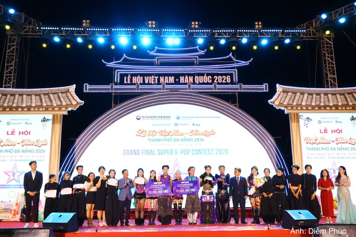 Aarohi Dance Club giành giải Quán quân Super K-POP Contest 2026.