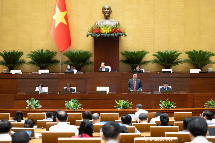 Bộ trưởng Bộ Nội vụ Nguyễn Tiến Hải phát biểu giải trình, làm rõ một số vấn đề đại biểu Quốc hội quan tâm