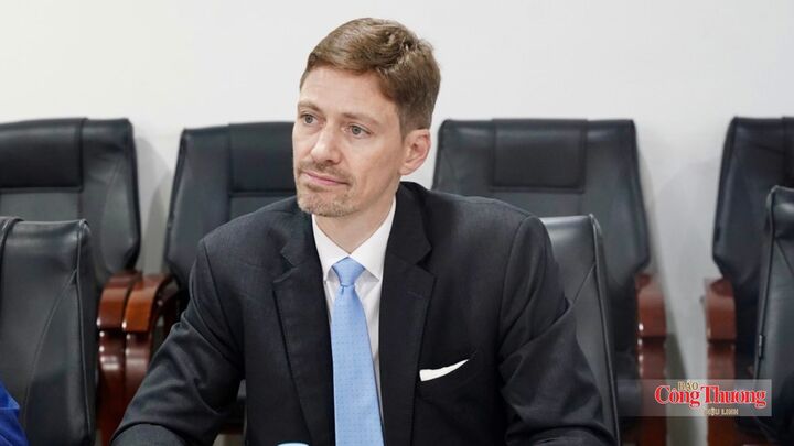 Tiến sĩ Matthew Stephenson, Tổng Giám đốc điều hành (CEO) WFZO.
