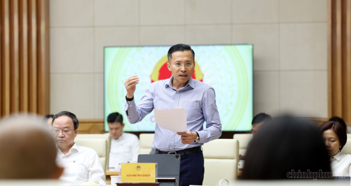 Đại diện ngân hàng, hiệp hội ngân hàng phát biểu tại cuộc làm việc - Ảnh: chinhphu.vn/Đức Tuân