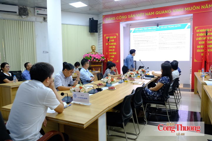 Toàn cảnh Hội thảo "Tình hình kinh tế - xã hội thế giới và trong nước tác động đến phát triển công nghiệp, năng lượng và thương mại Việt Nam". Ảnh: Lê An