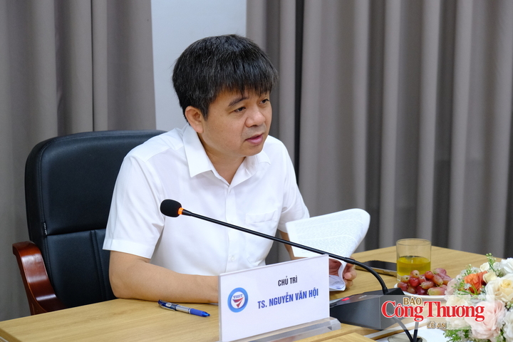 TS. Nguyễn Văn Hội, Viện trưởng Viện Nghiên cứu Chiến lược, Chính sách Công Thương chủ trì hội thảo. Ảnh: Lê An