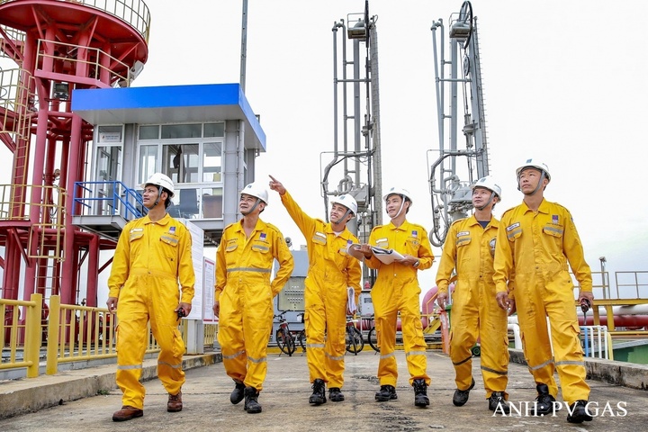 Nhiều thế hệ cán bộ, kỹ sư và người lao động Kho cảng PV GAS Vũng Tàu đã cùng nhau xây dựng một môi trường làm việc đề cao kỷ luật, trách nhiệm và an toàn. Ảnh: PV GAS