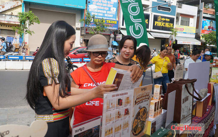 Không gian mua sắm trực tuyến 'OCOP - Đặc sản Đà Nẵng' trên ứng dụng Grab mở rộng kênh bán hàng trên nền tảng số cho các chủ thể OCOP, sản phẩm đặc trưng Đà Nẵng.