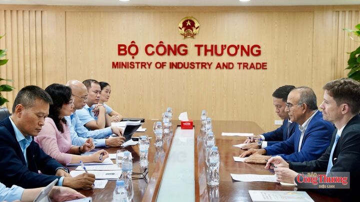Toàn cảnh buổi làm việc.