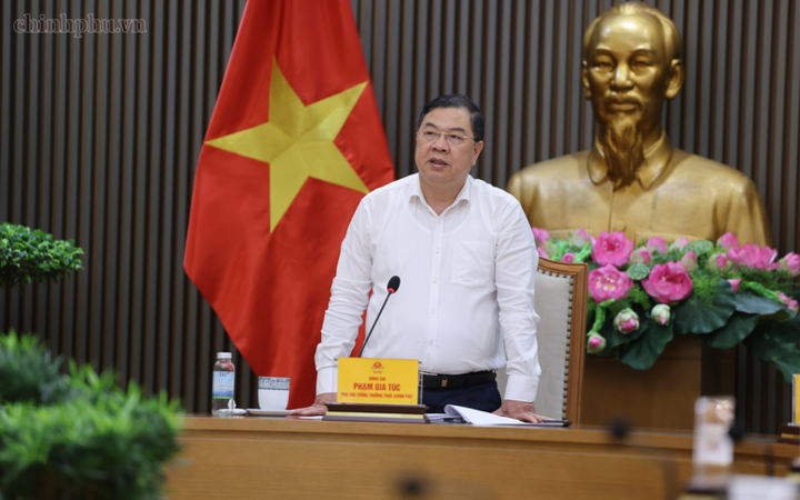 Phó Thủ tướng Thường trực Phạm Gia Túc chủ trì cuộc làm việc với Bộ Công an và một số bộ, ngành liên quan về Đề án "Sản xuất, lắp ráp và thí điểm đăng ký lưu hành, sử dụng xe ba bánh chạy điện" - Ảnh: chinhphu.vn/Phương Nguyên